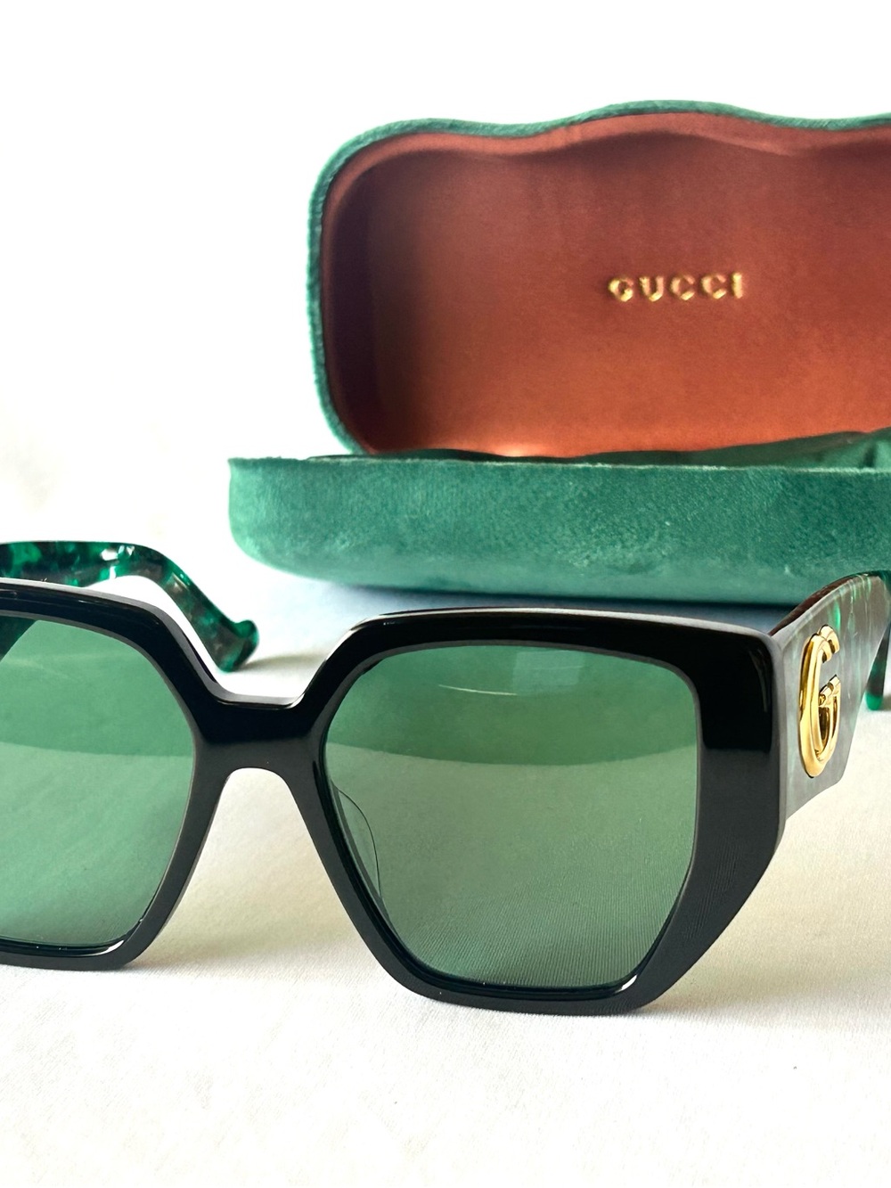 Gucci GG0956S 001 Oversized Black & Green Frame Sunglasses w Green Lenses - Picture 2 of 13